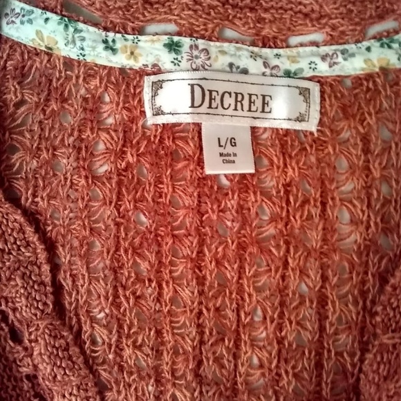 Knit cardigan same style was worn by Lydia Martin on Teen Wolf S2 E11 & 12 - Picture 3 of 8